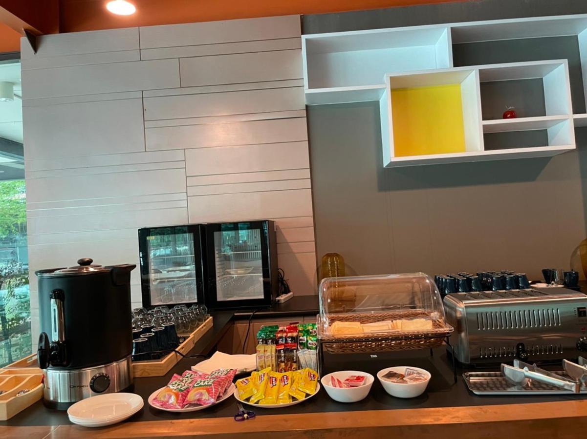 Hotel Z Zpaze Bangkok Bagian luar foto