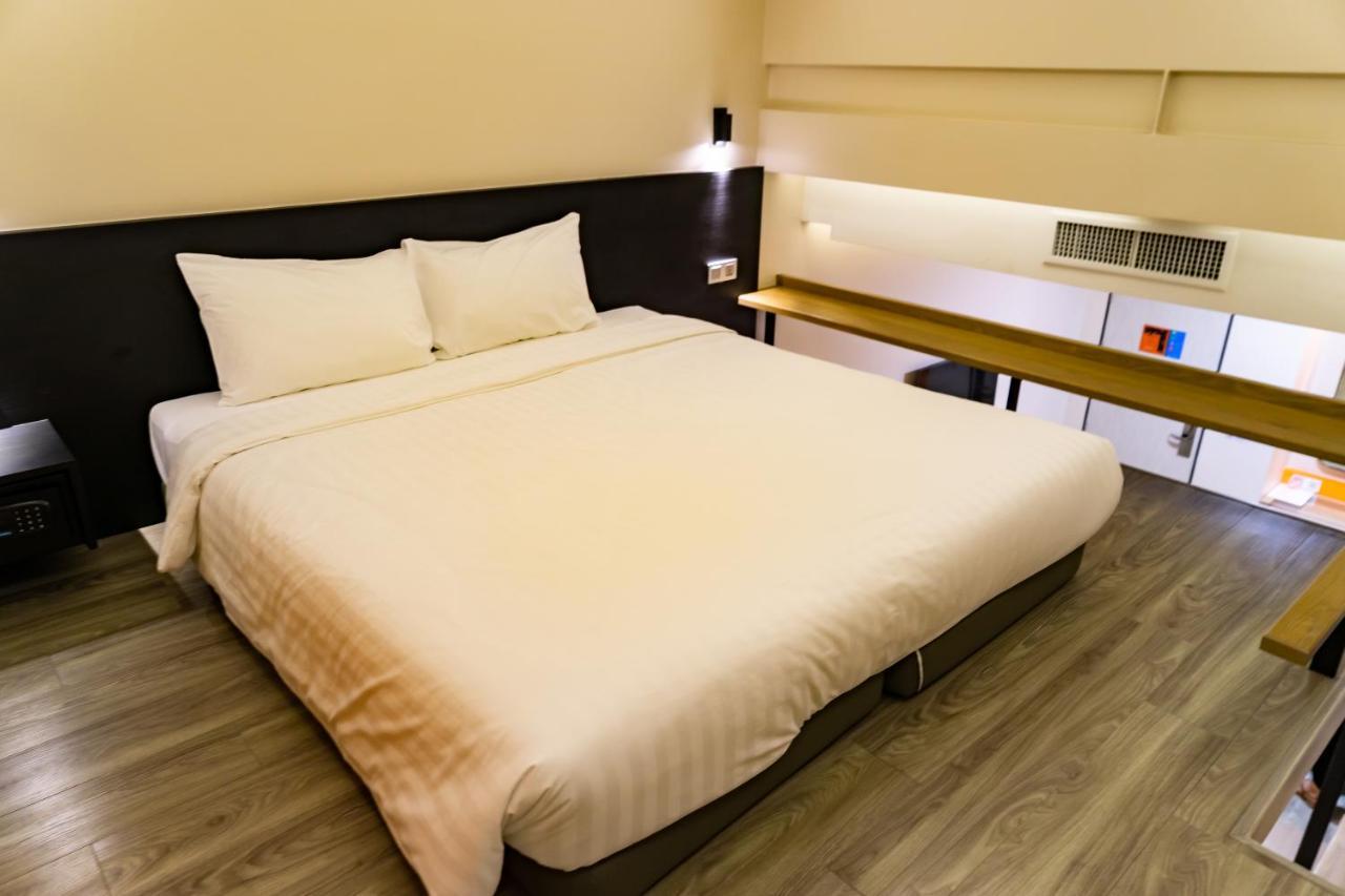 Hotel Z Zpaze Bangkok Bagian luar foto