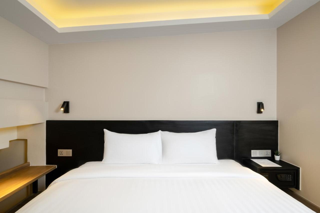 Hotel Z Zpaze Bangkok Bagian luar foto